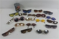 19 paires de lunettes de soleil - Shades