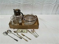 Assorted flatware ,knife, fork and spoon set