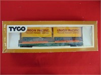 TYCO HO Scale Union Pacific Flat Piggyback w. box