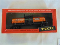 TYCO HO Scale Hooker Chemical Car w. box