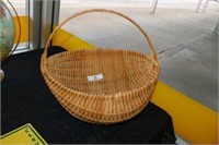 Large Wicker Basket w/Handle