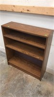 Adjustable bookshelf, 28 inches long by 32 inches
