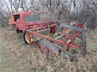 1975 Versatile 400 Swather