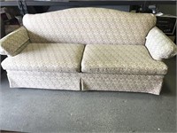 Excellent condition couch.

Measures around 82