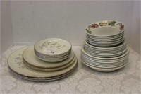 SELECTION OF LENOX & WEDGEWOOD PIECES
