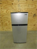 Refrigerator-