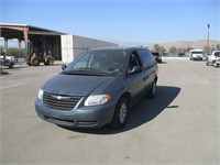 2006 Chrysler Town & Country Minivan