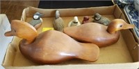 TRAY OF WOODEN DUCKS