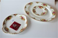 3 pieces of Royal Albert 'Old Country Roses'