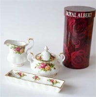 3 pieces of Royal Albert 'Old Country Roses'