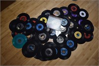 Large Group 45rpm Records Unsearched