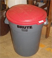 Brute Rubbermaid Garbage Can and Snow Brushes