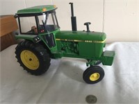 JOHN DEERE 4240 TOY TRACTOR