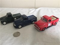 1/36 SCALE TOY PICK UP TRUCKS  (3 PCS)