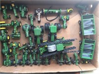 ERTL JOHN DEERE TOYS    (34 PCS)