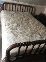 VINTAGE SPINDLE BED