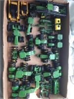 1/64 SCALE  ERTLE   JOHN DEERE TOYS    (18 PCS)