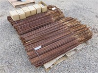 (2) Pallets of 5' T Posts with (6) Boxes of Clips