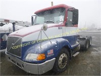 2002 VOLVO SEMI TRUCK