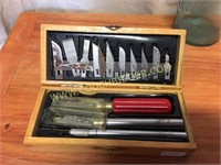 Boxed carving set