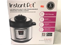 Instant Pot Lux Mini multi cooker. Like new but