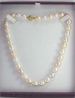 Pearl necklace, 14ct gold & diamond clasp