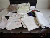 Linen Lot-Tablecloths, Napkins, Handkerchiefs, etc