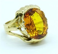 18ct gold and yellow sapphire ring