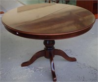 Antique style round dining table