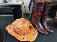LADIES LUCCHESE GORGEOUS BOOTS AND HAT