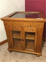 Showcase top Display end table