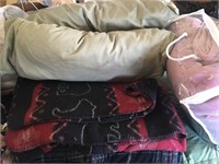 3 fleece blankets, 2 pillows