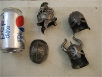 4 casques médiévaux miniatures en metal