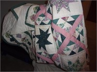 Full Size Quilted bedspread and pillow shams