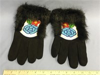 Beautiful hand beaded gloves with beaver fur in ex