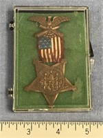 A US military medal in display box         (i15)
