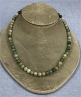 Approx. 19" varied hued green jade bead necklace
