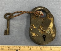 Antique padlock with key    (g 22)