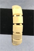 Bone stretch bracelet with square pieces    (g 22)