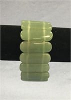 Light green jade stretch bracelet   (g 22)