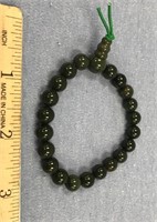 Jade stretch bead bracelet    (g 22)