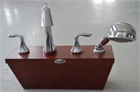 New Moen Kitchen Faucet Set (Display Model)