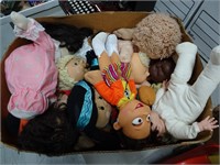 Assorted vintage dolls