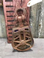 Iron pulley w/ 4 inch wheel