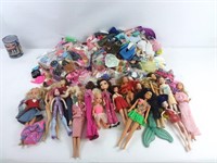16 poupées et accessoires - Dolls and accessories