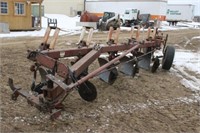 IH 710 5-16 Bottom Plow, Automatic Reset, Furrow