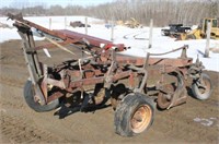 IH 70 3-14 Bottom Plow, Hydraulic Lift