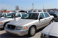 4 2008 Ford Crown Vic Silver