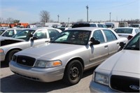 5 2011 Ford Crown Vic Silver