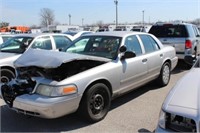 6 2007 Ford Crown Vic Silver